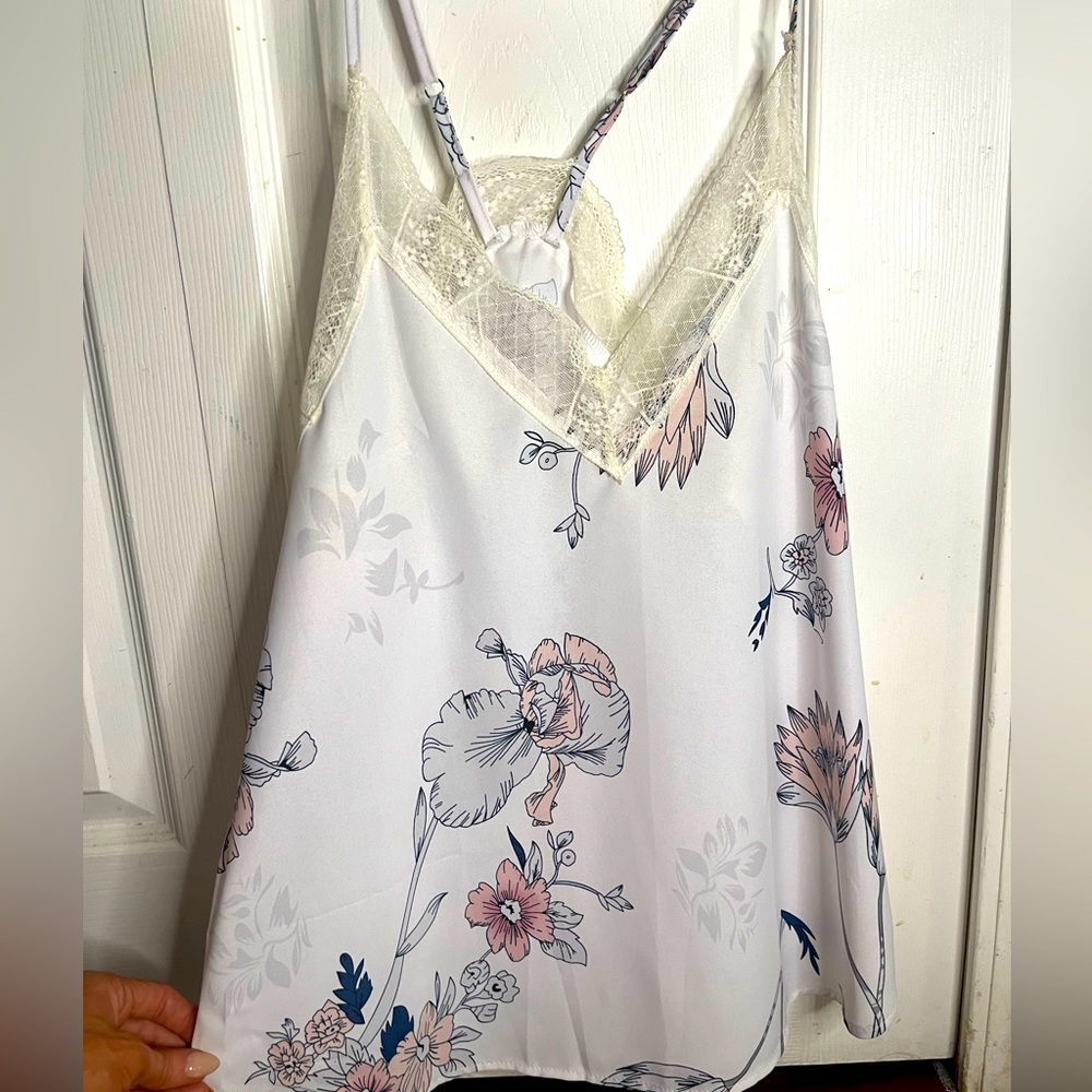 Floral racerback lace trim tank top - medium